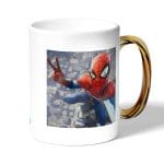 كوب قهوة بمقبض ذهبي بتصميم سبايدر مان اعلى البرج