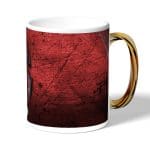 كوب قهوة بمقبض ذهبي بتصميم شعار سبايدرمان