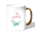 كوب قهوة بمقبض ذهبي بتصميم طائر الفلامنجو