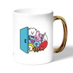 كوب قهوة بمقبض ذهبي بتصميم عائلة بانقتان شخصيات BTS