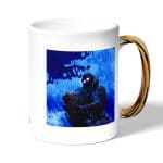 كوب قهوة بمقبض ذهبي بتصميم قتال رافين فورتنايت