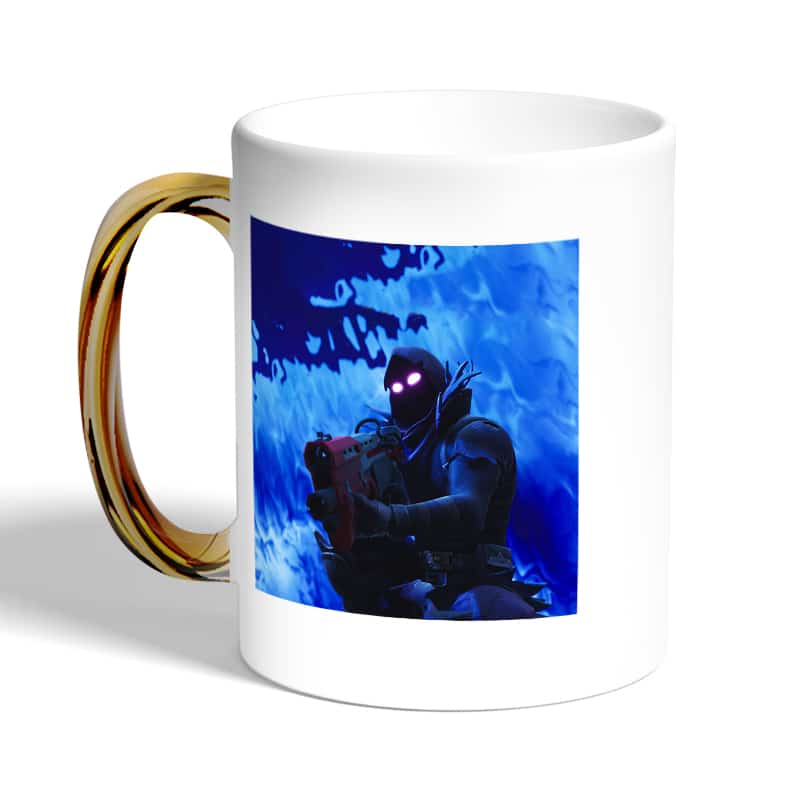 كوب-قهوة-بمقبض-ذهبي-بتصميم-قتال-رافين-فورتنايت-2