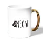 كوب قهوة بمقبض ذهبي بتصميم قطه لطيفه