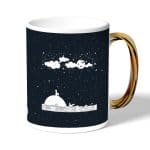 كوب قهوة بمقبض ذهبي بتصميم قمر والنجوم