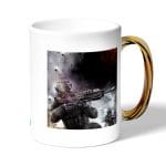 كوب قهوة بمقبض ذهبي بتصميم كول أوف ديوتي بداية الحرب