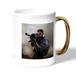 كوب قهوة بمقبض ذهبي بتصميم كول أوف ديوتي قناص