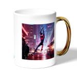 كوب قهوة بمقبض ذهبي بتصميم مايلز مورالز سبايدر مان