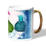 كوب قهوة بمقبض ذهبي بتصميم مناكير