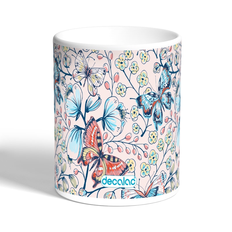 كوب-قهوة-بمقبض-ذهبي-بتصميم-ورود-وفراشات-1