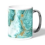 كوب قهوة بمقبض فضي بتصميم أزرق ذهبي