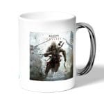 كوب قهوة بمقبض فضي بتصميم أساسنز كريد وسط الحرب