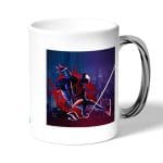 كوب قهوة بمقبض فضي بتصميم إنتو ذا سبايدر فيرس