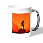 كوب قهوة بمقبض فضي بتصميم المحارب فورت نايت