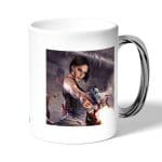 كوب قهوة بمقبض فضي بتصميم جيل فالنتاين اطلاق النار رزدنت ايفل 3