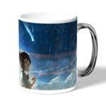 كوب قهوة بمقبض فضي بتصميم خيوط جمعتنا معا انمي