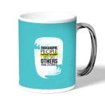 كوب قهوة بمقبض فضي بتصميم دع القلق