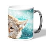 كوب قهوة بمقبض فضي بتصميم ذئب