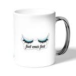 كوب قهوة بمقبض فضي بتصميم رموش