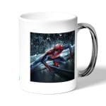 كوب قهوة بمقبض فضي بتصميم  سبايدر مان اعلى نيويورك