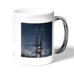 كوب قهوة بمقبض فضي بتصميم سيف فضي أفعواني من ذا ويتشر 3 وايلد هانت