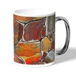 كوب قهوة بمقبض فضي بتصميم صخور ملونه