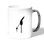 كوب قهوة بمقبض فضي بتصميم طائر أسود