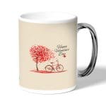 كوب قهوة بمقبض فضي بتصميم عيد حب سعيد