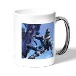 كوب قهوة بمقبض فضي بتصميم فورت نايت تسلق جبل جليدي