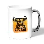 كوب قهوة بمقبض فضي بتصميم كن قوي