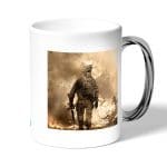 كوب قهوة بمقبض فضي بتصميم كول أوف ديوتي نيران المعركه