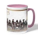 كوب قهوة بمقبض وردي بتصميم أساسنز كريد جميع الشخصيات