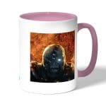 كوب قهوة بمقبض وردي بتصميم النمسيس ريزدنت ايفل 3