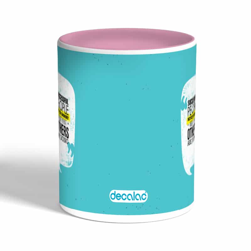 كوب-قهوة-بمقبض-وردي-بتصميم-دع-القلق-1