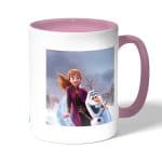 كوب قهوة بمقبض وردي بتصميم رحلة مائية آنا أولاف