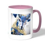 كوب قهوة بمقبض وردي بتصميم ريفينانت الأسطوري