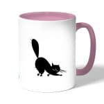 كوب قهوة بمقبض وردي بتصميم قط اسود