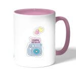 كوب قهوة بمقبض وردي بتصميم كرتون كاميرا