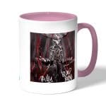 كوب قهوة بمقبض وردي بتصميم لعبه الرعب والنجاة بلود بورن