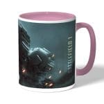 كوب قهوة بمقبض وردي بتصميم مركبة قتالية باتلفيلد