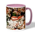 كوب قهوة بمقبض وردي بتصميم ورود