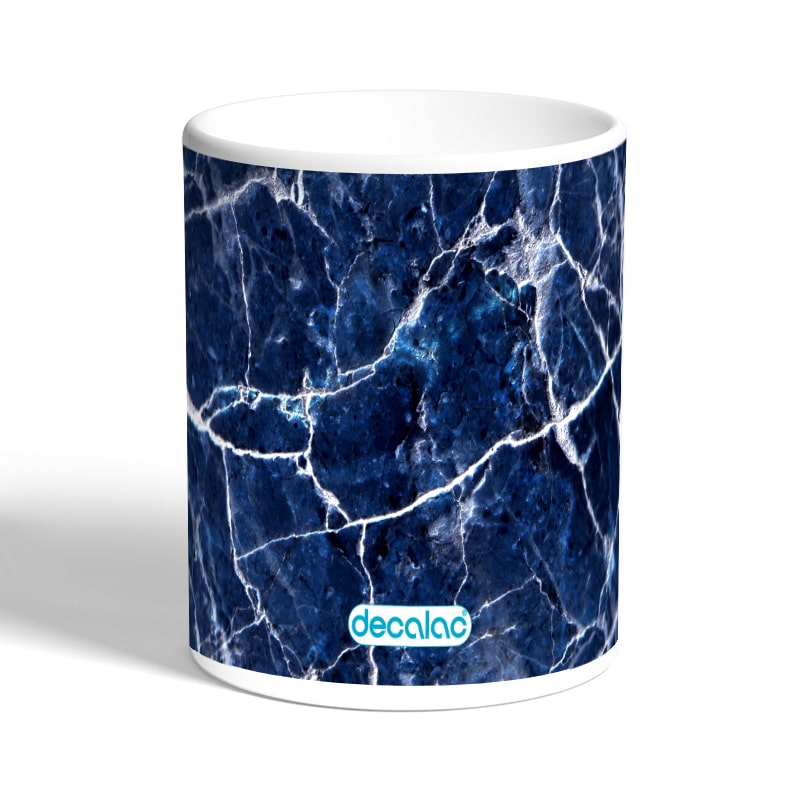 كوب-قهوة-سحري-لون-اسود-بتصميم-أزرق-وأبيض-1