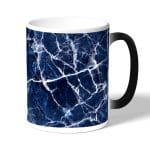 كوب قهوة سحري لون اسود بتصميم أزرق وأبيض