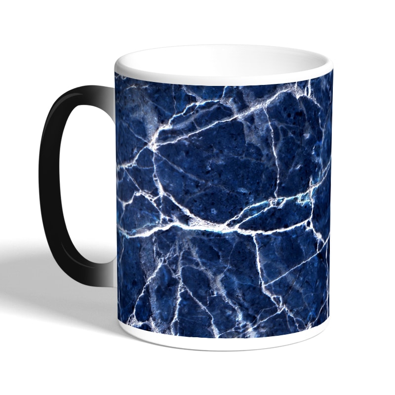 كوب-قهوة-سحري-لون-اسود-بتصميم-أزرق-وأبيض-2