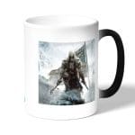 كوب قهوة سحري لون اسود بتصميم أساسنز كريد الثورة الأمريكية