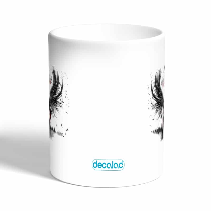 كوب-قهوة-سحري-لون-اسود-بتصميم-أساسنز-كريد-الجناح-الأسود-1