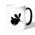 كوب قهوة سحري لون اسود بتصميم ارنب مخيف