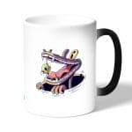 كوب قهوة سحري لون اسود بتصميم التمساح والصوص