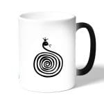 كوب قهوة سحري لون اسود بتصميم ثعبان لطيف