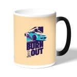 كوب قهوة سحري لون اسود بتصميم سيارة سباق