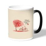 كوب قهوة سحري لون اسود بتصميم عيد حب سعيد